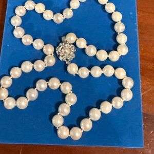 Elegant Pearl Necklace with Silver Clasp